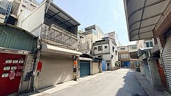 建工商圈.近C28輕軌站.自有車庫.大地坪透天