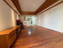 專員小江在衛武營鳳新高中高樓景觀三房平車