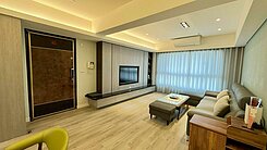 龍安商圈｜竹城福岡｜質感百萬裝潢美三房｜一卡皮箱