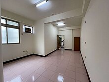 😎住商韋丞|🔥專任🔥永康四維街靜巷角窗透天