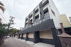 大里新仁路商圈全新鄰路雙車電梯別墅免2788萬