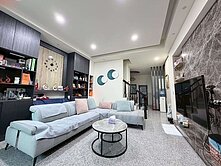 洽專員最便宜！稀有臨１０米路！超大地坪有５間套房