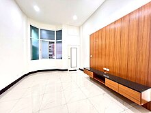 【小港│萬坪森林公園】翻新車庫透天│7房間