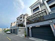 鳥松明亮雙車墅｜黃線首站旁｜輕屋齡｜誠意售屋