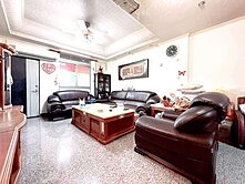 梓官市中心＊全聯市場＊臨８米活巷正三樓車庫透天