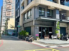 近建興市場🌈好停車🌈三角窗樓店難得釋出