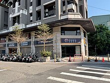 西屯路吃市大面寬三角窗挑高金店面
