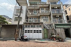 老屋顏與鐵窗花｜府前面寬近七米經典美透天