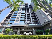 左營高鐵～～陽台進出四房三衛浴+雙車位