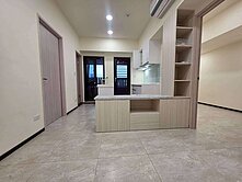 高雄火車站*興富發博愛*全新精緻裝潢兩房