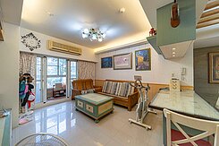 河堤社區旁∣龍華國中∣陽台進出∣稀有樸實四房平車