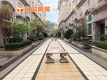 西班牙高第電梯別墅