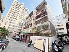 一中商圈大面寬一樓公寓