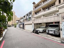 南屯近黎明路5房(4套房)雙車臨路別墅