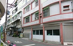 荷蘭鎮旁岡山捷運🍎4房邊間騎樓透天緊鄰岡山國中