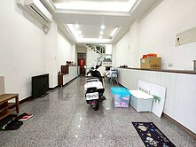 大里兒福館旁超美裝潢透天店面可直接入住