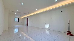 信實邸家｜南大里｜麥當勞旁大地坪角間店墅.