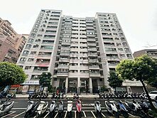 國泰社區10米面寬店面+車位~收租投資皆宜