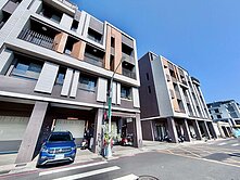 泓大重劃區｜臨8米路精美裝潢三面採光邊間雙車透天