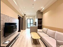 前鎮高中★設計師質感２房車位★衛浴開窗