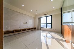 巨蛋裕誠｜13年屋｜高樓無敵景觀3+1房平車