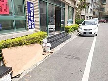 市區大坪數黃金店面住店合一(店前可停三台車)