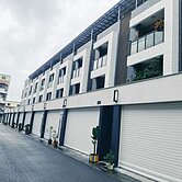 高雄大學旁~臨路面寬雙車典雅美墅