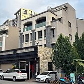 33🎖️獨家專任｜13期旁全新裝潢電梯別墅