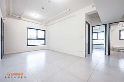 愛河亞灣｜仰德灣｜全新未住｜景觀三房平車