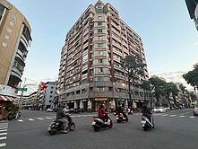 武廟商圈臨路1+2店面｜附平面車位
