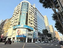 單價3字頭?適醫美|巨蛋20米角窗🔺百坪店霸