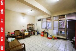 ►板橋大智街公寓~屋主大降價~出價談◄中信小馬