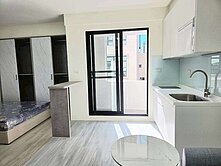 近成大南工家樂福有陽台明亮大套房-B012