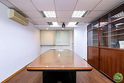 大安捷運出口二樓店辦