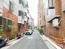 東區近精武車站拉拉波/一中/中友商圈臨路邊間透天