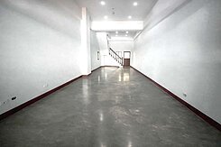 衛武營人文薈萃熱鬧商圈優質金店面+平車