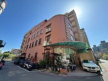 獨棟大透天~店舖住家面公園