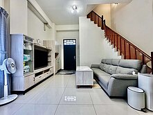 屋主降價🌈龍井車站輕屋齡邊間透天🌈前院停車