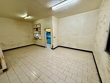 中壢龍岡商圈~忠貞市場~龍岡國中庭院邊間面寬透天