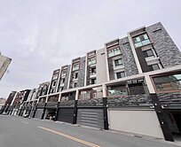 楠梓 電梯車墅｜公園第一排｜6房7衛 衛浴開窗