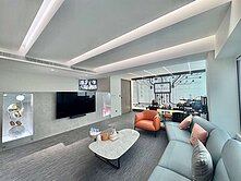 專案陪同~愛河捷運旁 7.5米大面寬精品質感店面