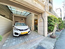 沙鹿保成路公園苑臨路8米面寬大別墅