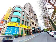 稀有釋出行情價!東山商圈輕屋齡~紫園3房B1平車