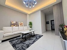 鄰近大寮包公廟商圈｜翻新車庫優質透天｜