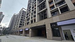 皇翔泱美兩房加車位~全新交屋~超近捷運站