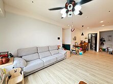 高大家樂福河畔三房平車