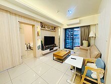 中路精美兩房車，發財樓層，一卡皮箱入住