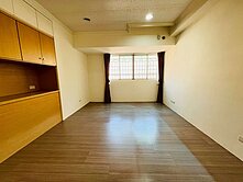 專員小江在五甲商圈自強夜市高樓層景方正三房平車