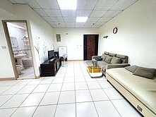 藝文蛋黃區社區門口是全聯。走路就到家樂福