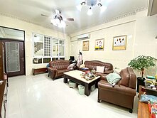 鳳甲商圈孝親房12米路公園首排大地坪共七房有四套房